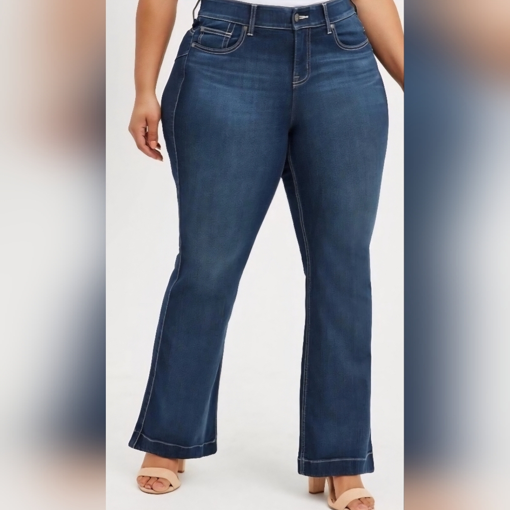 Torrid 20R #FeelTheFit Bombshell Flare Super Soft In Excellent Condition